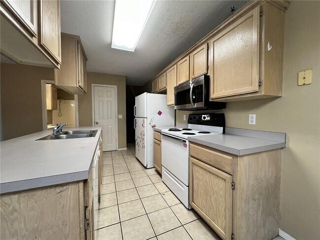 Photo - 1629 N Saddlehorn Ave