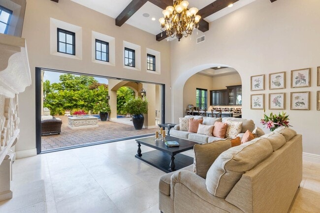 Photo - 4520 Kahala Ave