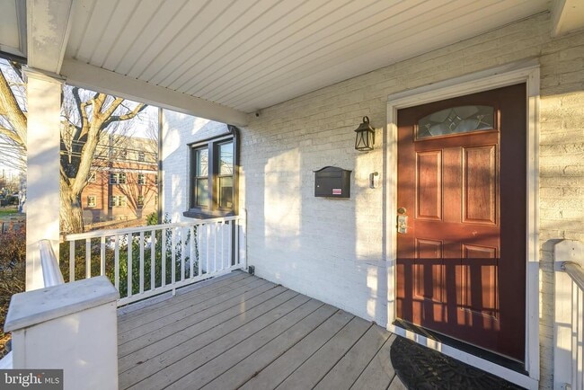 Photo - 1900 Q St SE