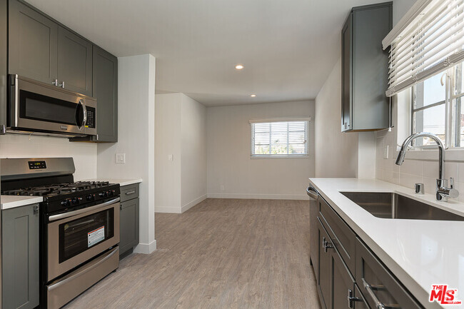 Building Photo - 1101 Bronson Ave Rental