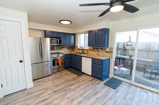 Photo - 7061 Utica St