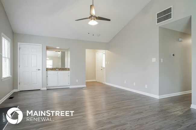 Photo - 4210 Queen Victoria Pl