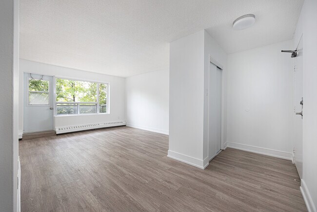 Photo - Cedar Avenue Apartments