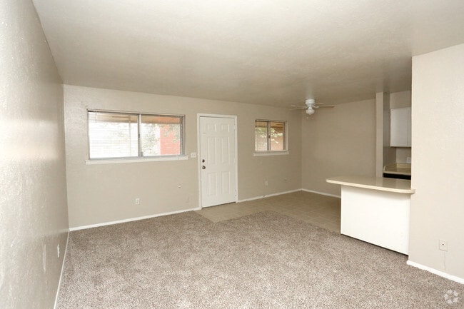 1BR, 1BA Junior - 586SF - Living Area