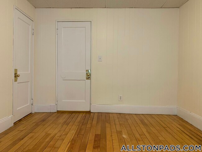 Photo - 437 Cambridge St Unit 4