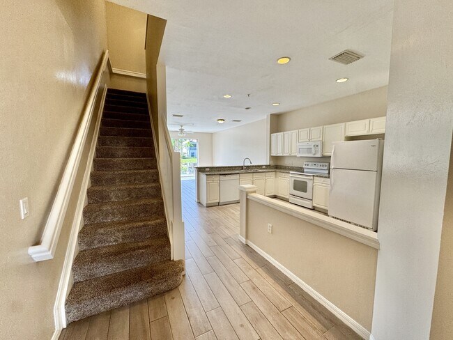 Photo - 912 Hampton Cir