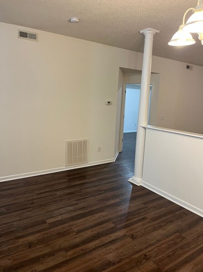 Photo - Spacious condo in excellent location