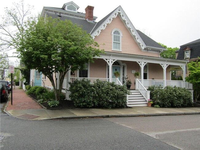 Building Photo - 22 Mt Vernon St Unit C