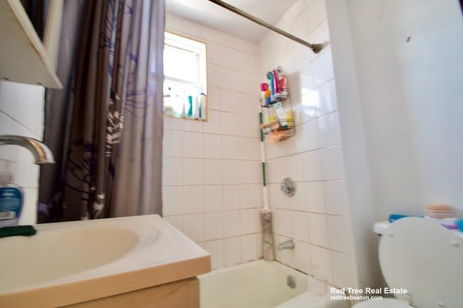 Photo - 79 Capen St Unidad 2