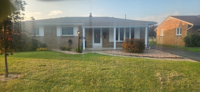 Building Photo - 3313 N Eastmoreland Dr Rental