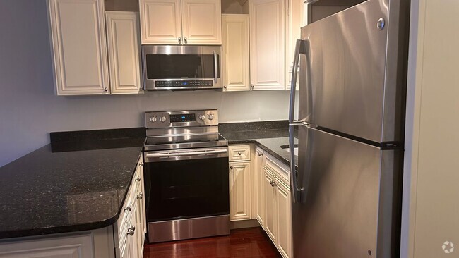 Building Photo - 200 Swanton St Rental