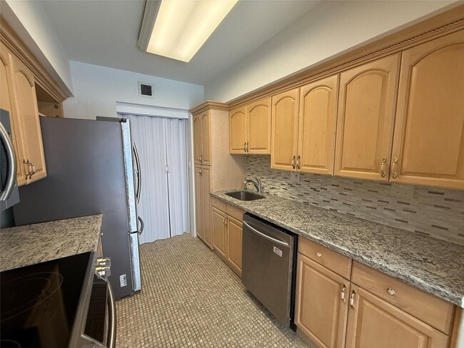 Building Photo - 19707 Turnberry Way