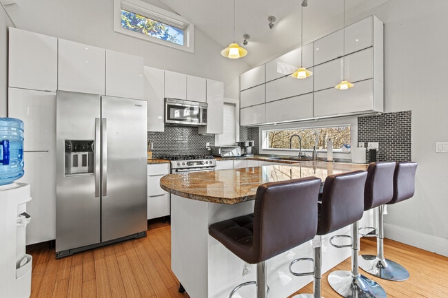 Photo - 18 Rosedale St