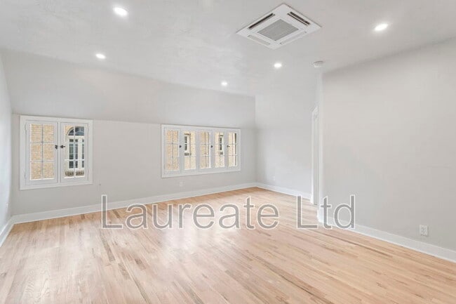 Photo - 1058 Pearl St Unidad #4