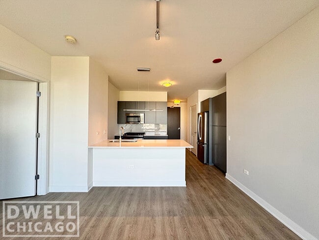 Photo - 760 N Milwaukee Ave