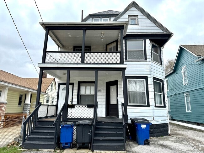 Building Photo - 1851 W 58th St Unit LOWER Rental