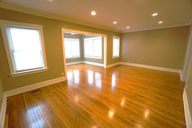 Photo - 1537 W Juneway Terrace Unit 1