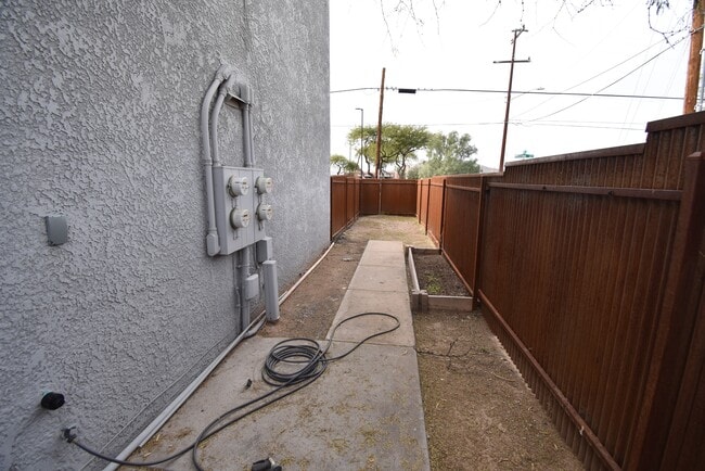 Photo - 152 E 21st St