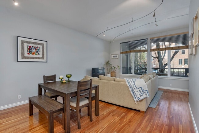 Light-filled condo with west facing windows - 618 NW 12th Ave Unit 204