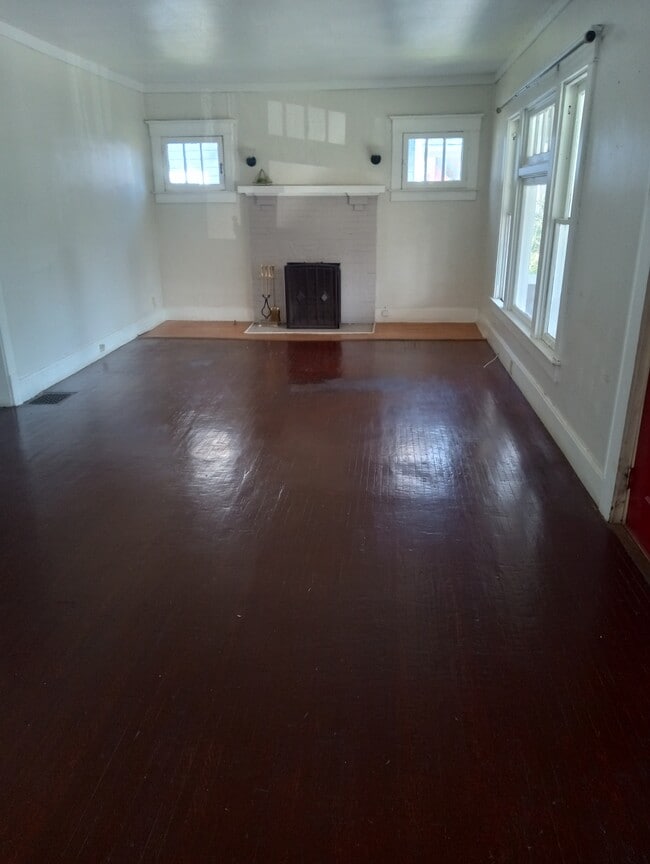 Building Photo - 3122 Ruckle St