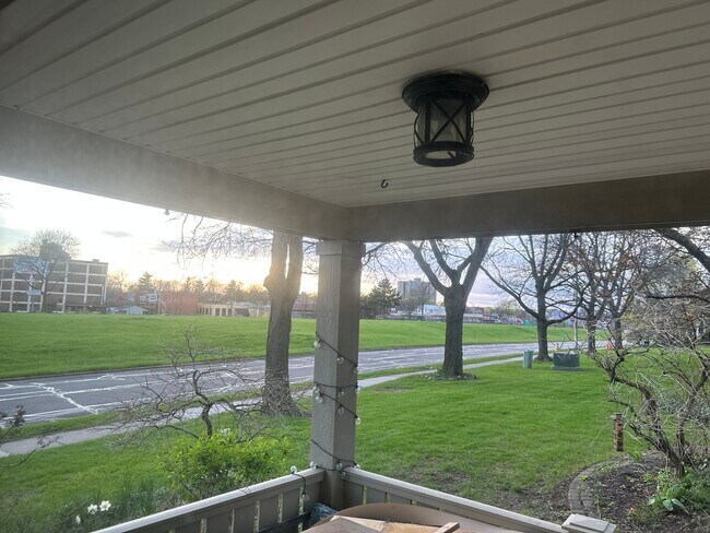 Photo - 694 Broadway