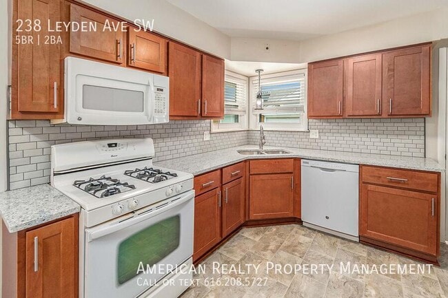 Photo - 238 Leyden Ave SW