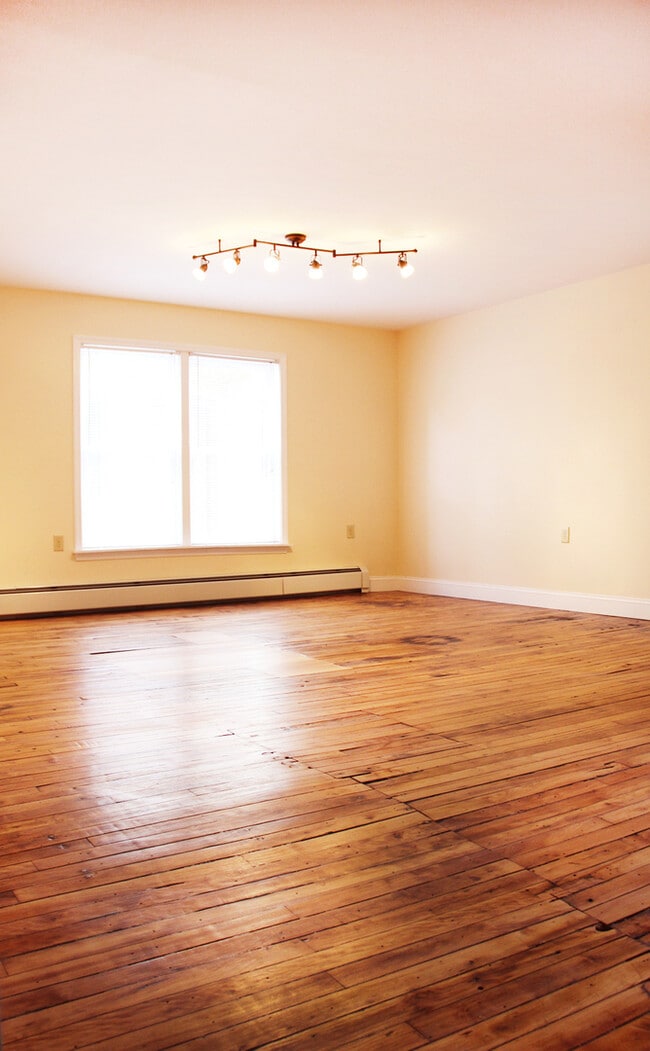 Photo - 44 N Champlain St Unit APT 2