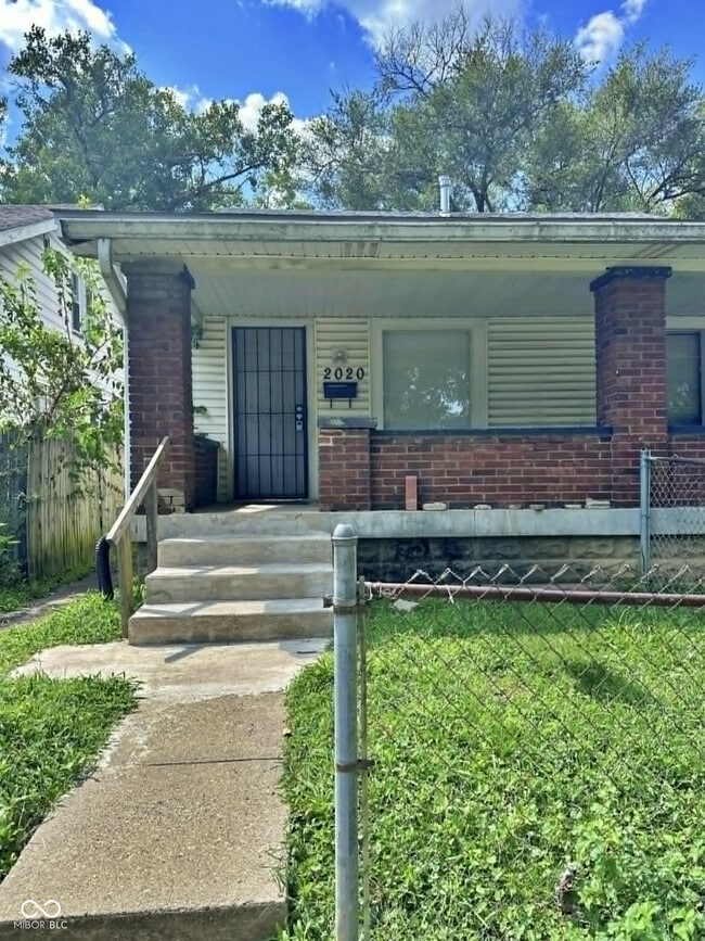 Photo - 2020 E Adams St