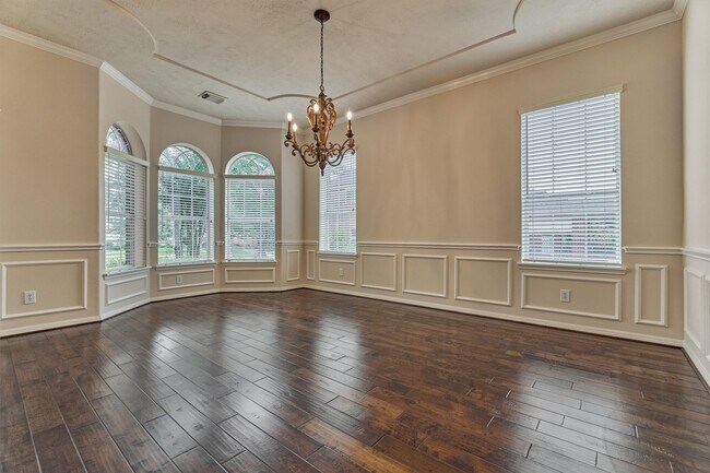 Photo - 6615 Haughton Dr