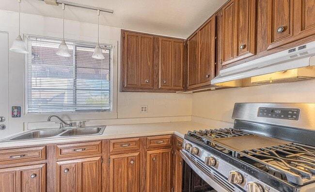 Building Photo - 303 S Paseo Madera