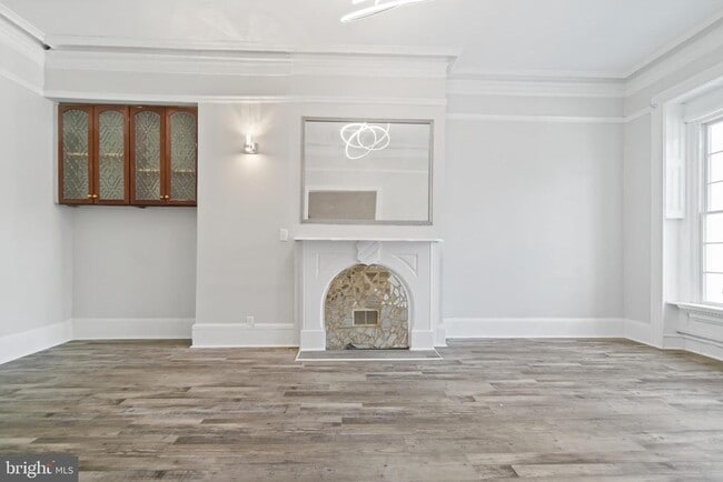 Photo - 2547 Ashton St