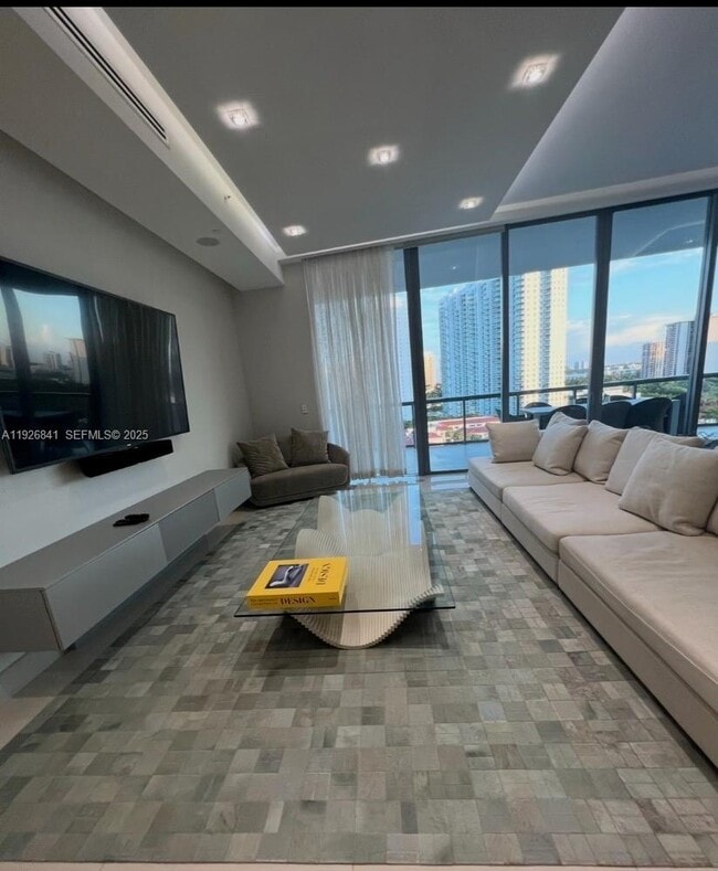 Photo - 3300 NE 188th St Unidad LPH09