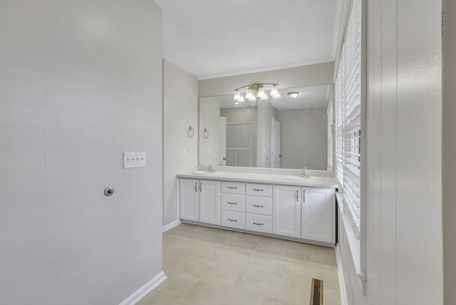 Photo - $500.00 OFF FIRST MONTHS RENT!!!!!