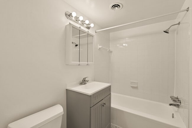 Photo - 5105 10th Pl S Unidad 5109-302