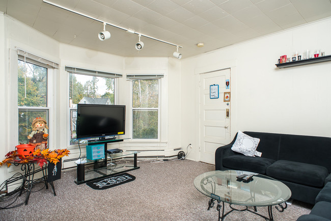 Living Room - McKinley Apartments
