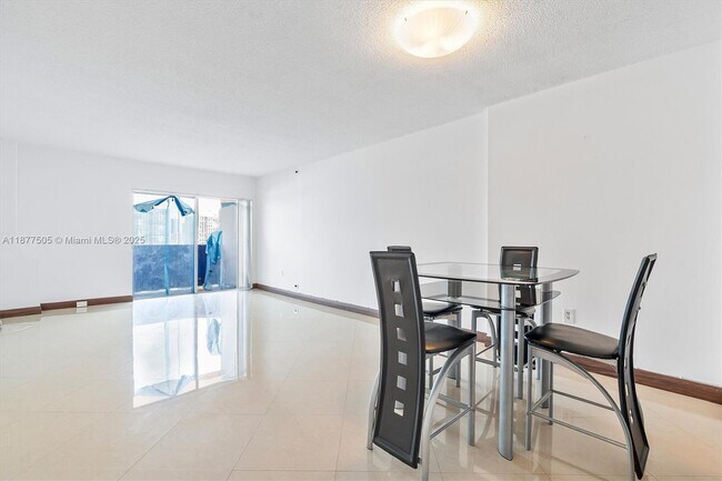 Photo - 400 Kings Point Dr Unidad 1425