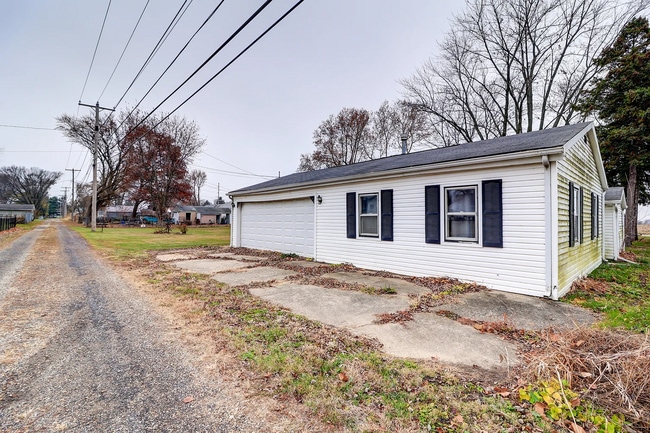 Photo - Spacious Family Home Near Schools and Parks in Rock Falls