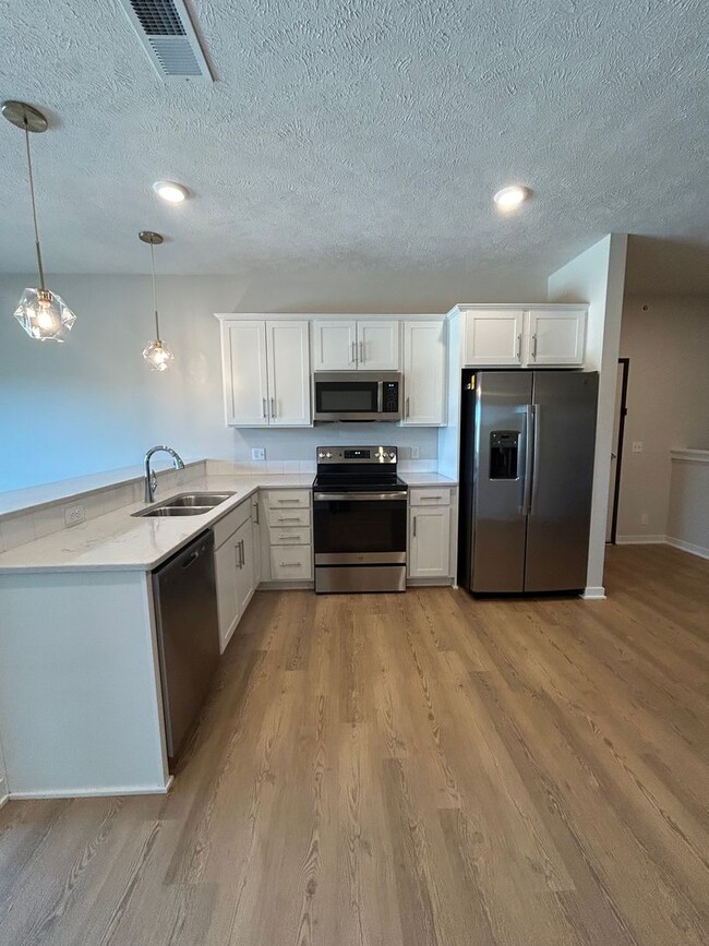 Photo - Elkhorn Landing Rentals (20605 Elkhorn Dr.) Unidad #203
