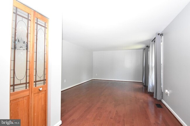 8673 Cooperhawk Ct