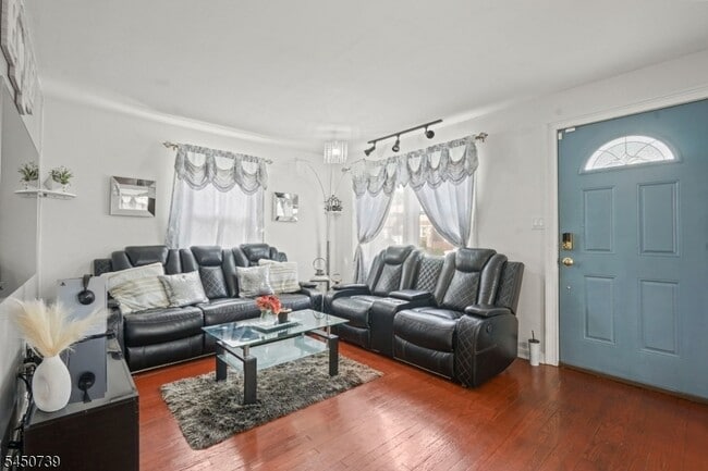 Photo - 717 Sheridan Ave