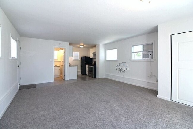 Building Photo - 713 S Hawthorne St Rental