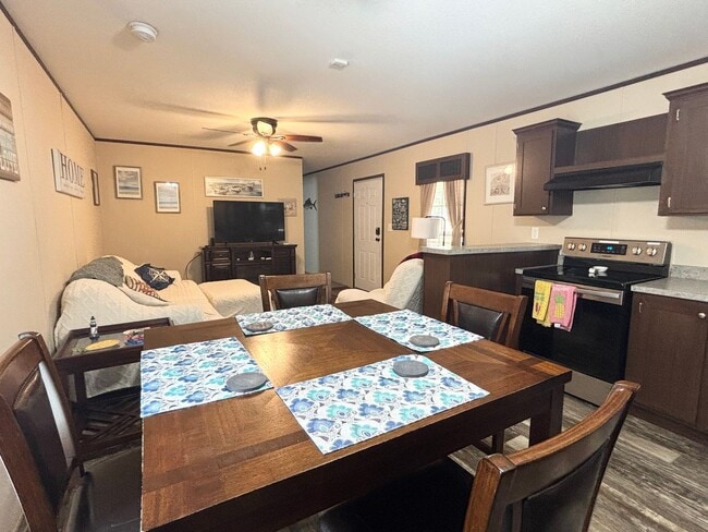 Photo - 2536 Blue Marlin St SW