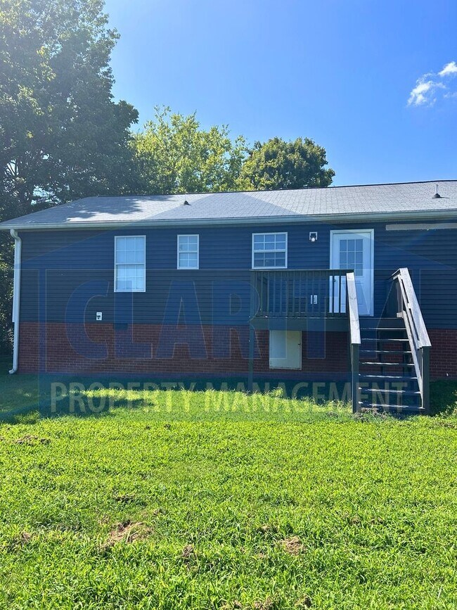 **1006 Whisperwood Trail NE