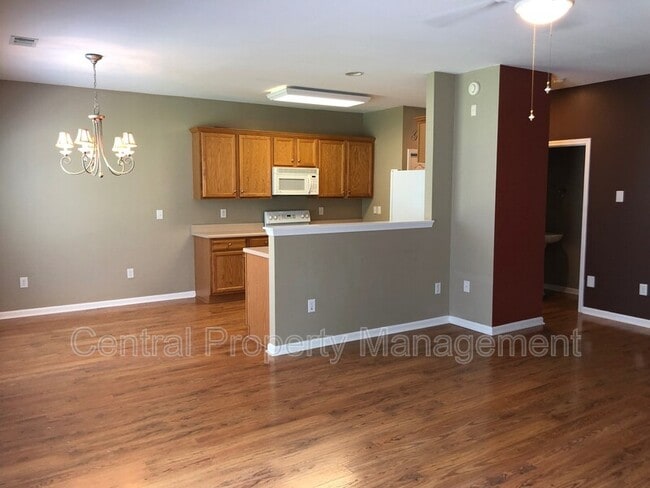 Photo - 547 Clairidge Dr