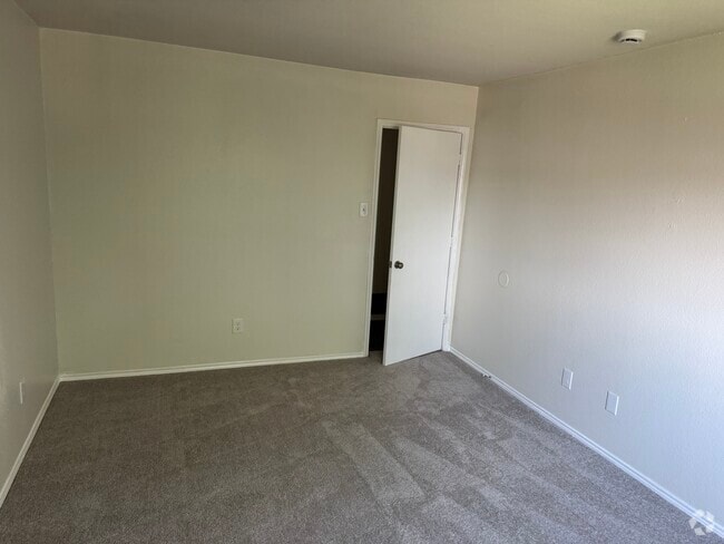Building Photo - 2914 Thistlewood Dr Rental