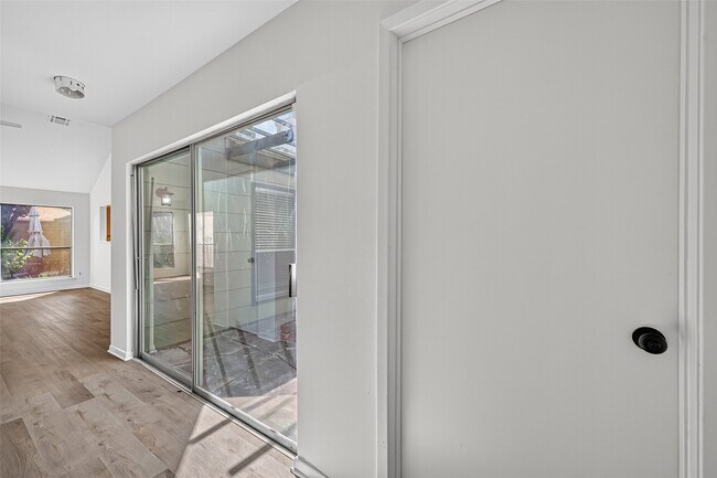 Building Photo - 1917 Trixie Ln