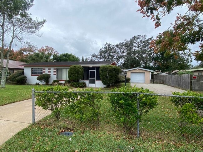 Building Photo - 2/1 plus bonus room in Holly Hill