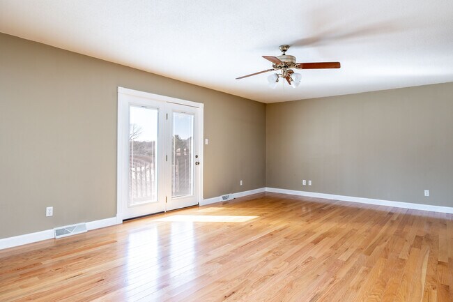 Photo - 908 Dartford Rd