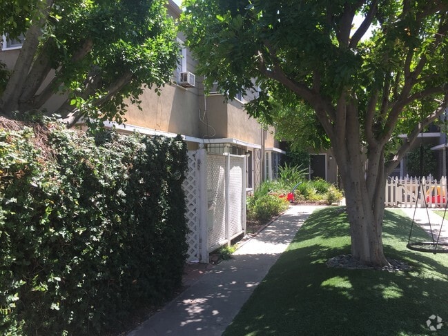 Building Photo - 6514 W Olympic Blvd Unit 6514.5 Rental