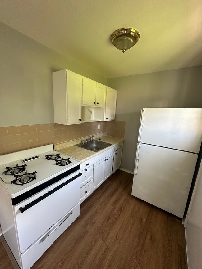 230 Sharon Ave Unit A1